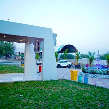 Hotel Madhuban Aurangabad  Bagian luar foto